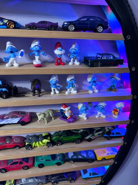 Etajeră figurine în miniatura - Imaginea 4