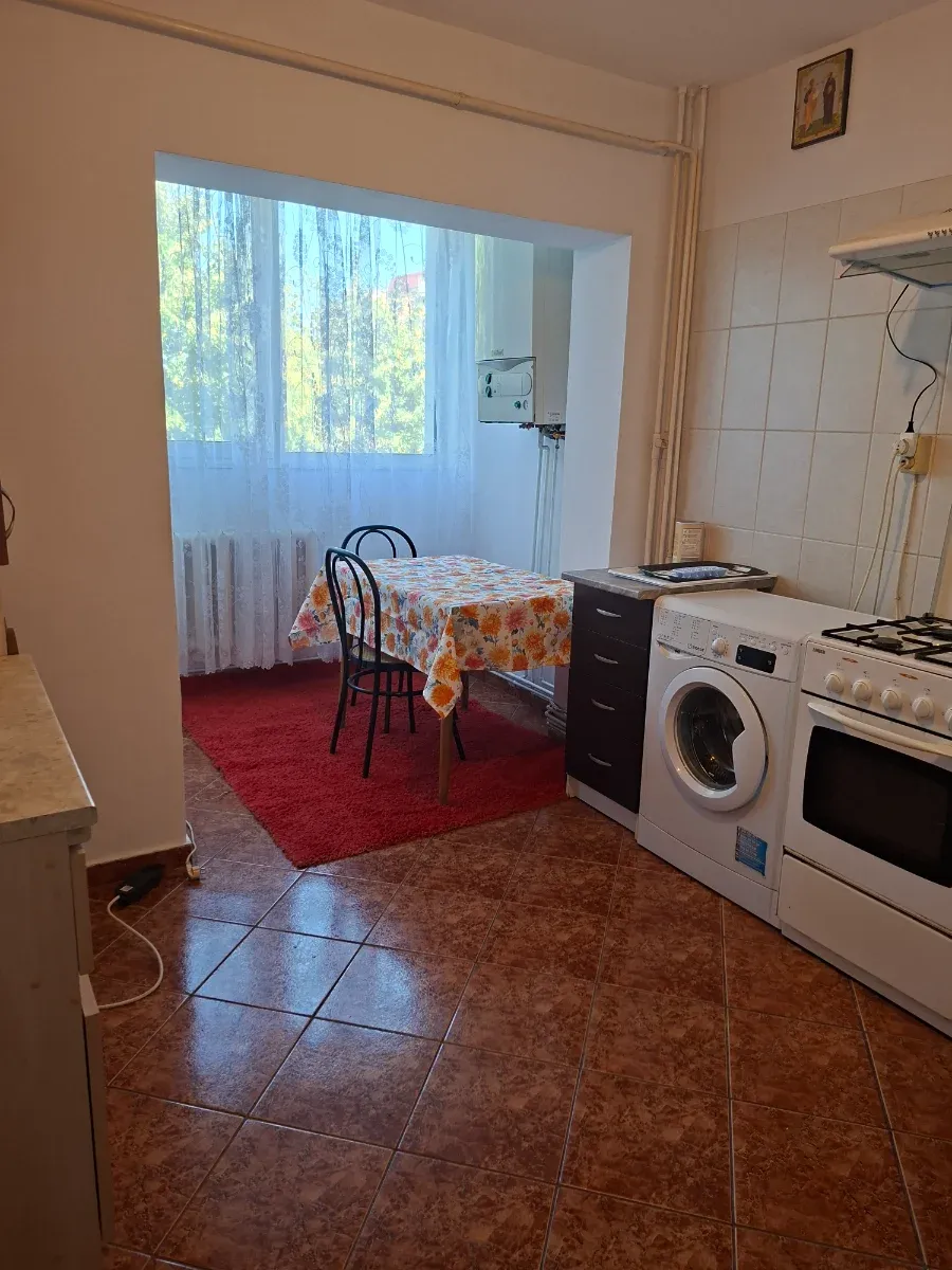 Inchiriez apartament 2 camere - Imaginea 1