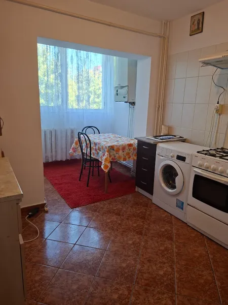 Inchiriez apartament 2 camere - Imaginea 1