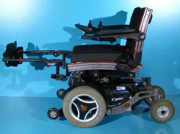 Carucior electric Permobil C300 - 6 km h - Imaginea 2