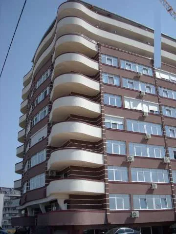 Inchiriez ap 2 cam NOU, LUX, in Nufarul Plaza, Oradea - Imaginea 1