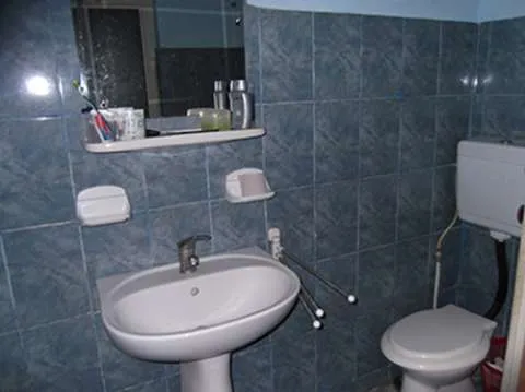 Vand casa 2 camere, central - Imaginea 1