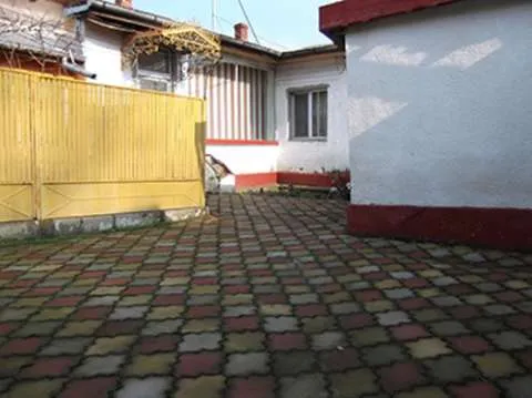 Vand casa 2 camere, central - Imaginea 2