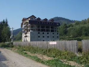 Hotel, Valea Caselor