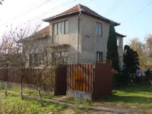 Vand casa cu etaj in Carastejec, Jud SJ