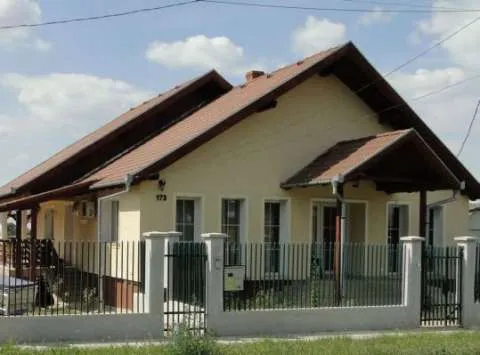Vand casa in Diosig,jud Bihor zona centrala - Imaginea 1