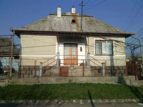 Vind casa cu curte si gradina in Turda ( Bai) - Imaginea 1
