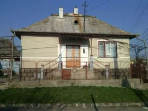 Vind casa cu curte si gradina in Turda ( Bai)