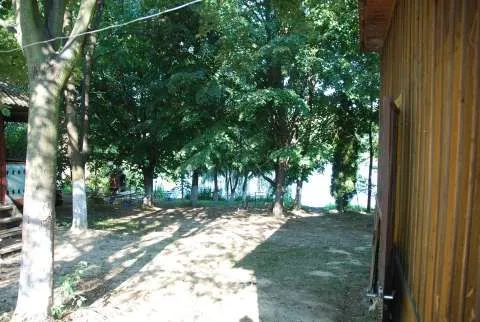 Cabana lac Mujdeni in loc deosebit - Imaginea 5