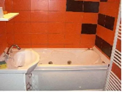 inchiriez sau vand apartament complet renovat  - Imaginea 1