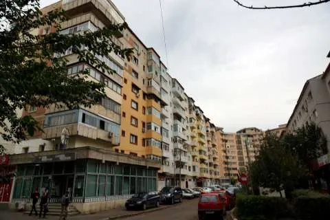 apartament 2 camere,negociabil - Imaginea 1