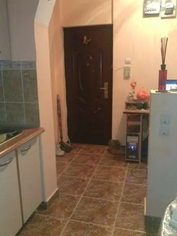 vand apartament 2 camere - Imaginea 1