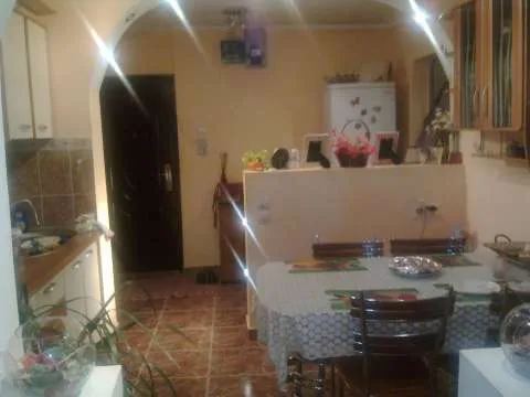 vand apartament 2 camere - Imaginea 2