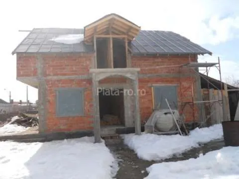 Casa noua in Romancu 4 dormitore , 2 bai, living, bucatarie. - Imaginea 2