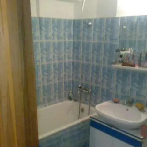 Particular inchiriez apartament 2 camere , decomandat - Imaginea 4