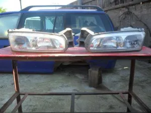 Vand Faruri pentru mazda 626