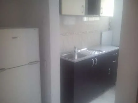 INCHIRIEZ APARTAMENT 2 CAMERE - Imaginea 1