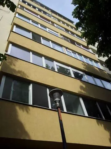Vand Apartament 2 camere, in bloc reabilitat, zona civilizata. - Imaginea 4