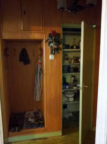Vand Apartament 2 camere, in bloc reabilitat, zona civilizata. - Imaginea 6