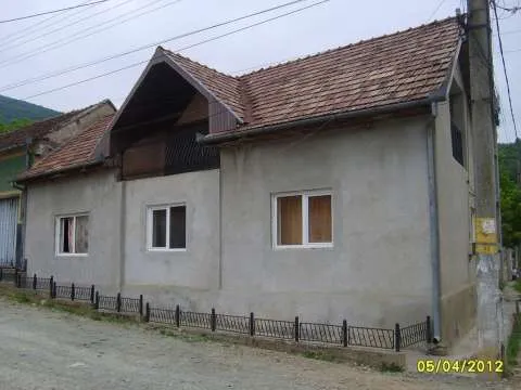 Casa de vanzare pe Clisura Dunarii/schimb apartament cu 3 camere in Resita - Imaginea 1