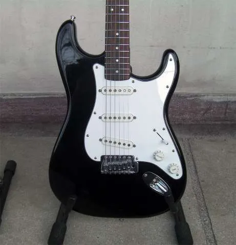 vand doua chitare electrice solo si bass - Imaginea 1