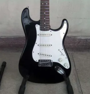 vand doua chitare electrice solo si bass
