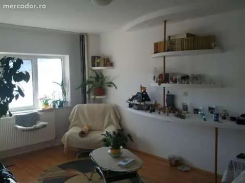 Vand apartament CENTRAL in Husi - Imaginea 3