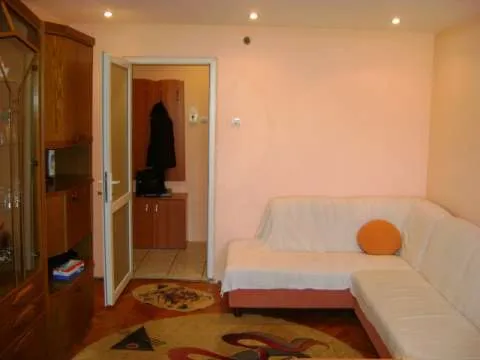 Apartament de inchiriat in Campina - Imaginea 1