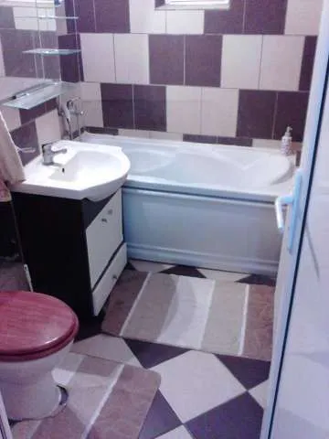 Vand ap. 2 camere Brosteni - Imaginea 1