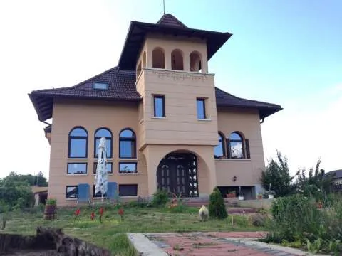 Oferta! ! Vand casa situata in loc Manastirea Doamnei, la 4km de Botosani - Imaginea 1