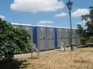 INCHIRIERI TOALETE ECOLOGICE IN RAMNICU VALCEA, SLATINA, CRAIOVA, PLOIESTI, BUCURESTI