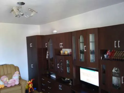 vand apartament 2 camere 62mp zona centrala - Imaginea 1