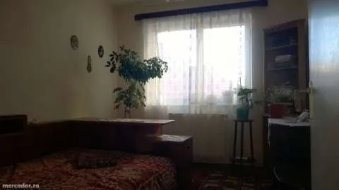Vand apartament 3 camere - Imaginea 3