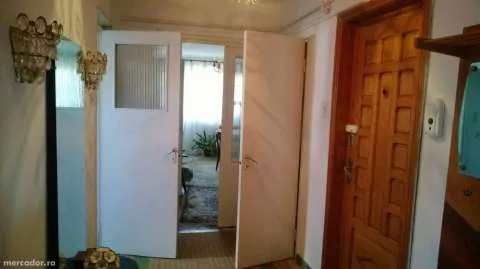 Vand apartament 3 camere - Imaginea 4