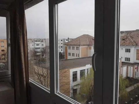 Vand ap. 2 camere Brosteni - Imaginea 7