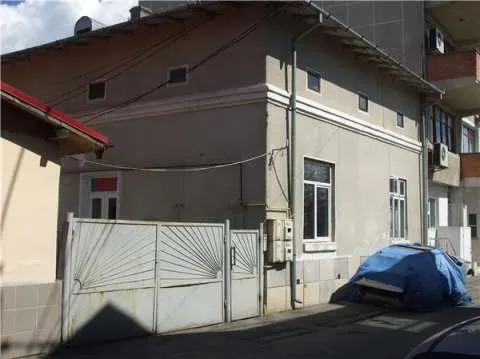 casa + teren + garaj zona centrala 335 mp - Imaginea 2