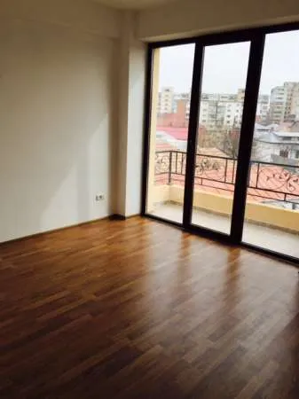 bloc nou lux, 3 camere 83 mp - Imaginea 1