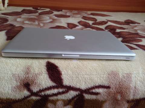 vand sau schimb macbook pro 15 inch mid i5 impecabil 7