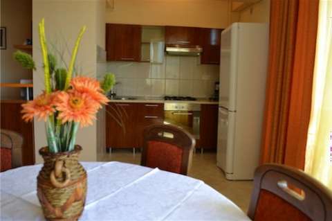 inchiriez in summerland , apartament lux , 2 camere 4