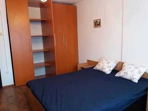 inchiriez apartament 2 cam 8