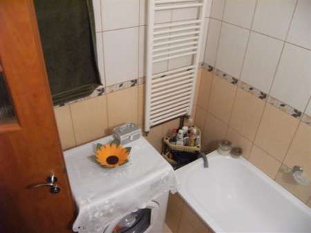 agentie vand apartament 4 camere comanesti 4