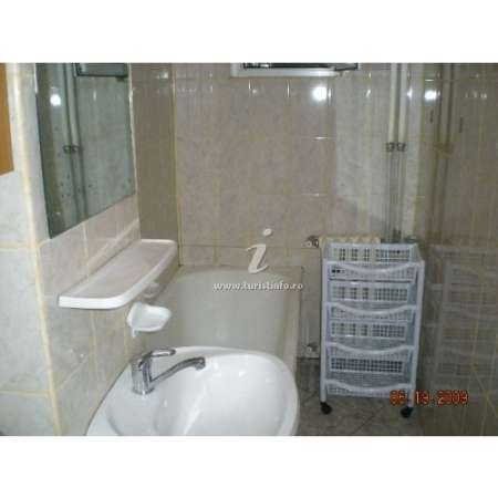 apartament 2- 3 cam la intrare in mamaia 6