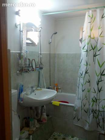 vand apartament central in husi 5