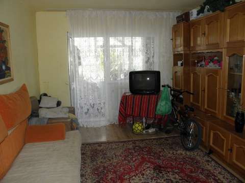 onesti, de vanzare apartament 2 camere decomandate 4