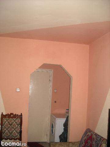 vand apartament cu 2 camere in dej 4