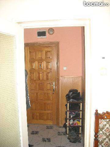 vand apartament cu 2 camere in dej 6