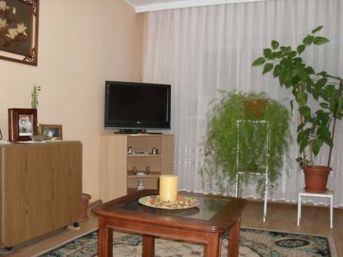 vand apartament 3 camere , 62 mp , zona cartier 2