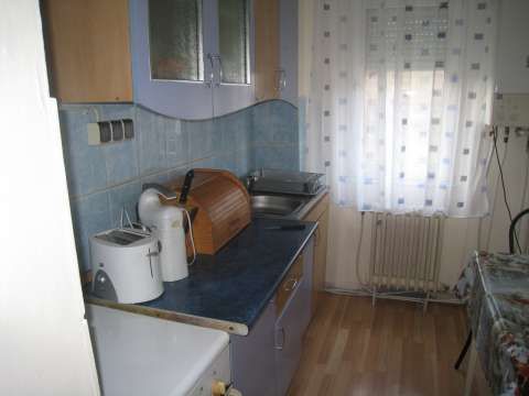 proprietar vand apartament 2 camere 4