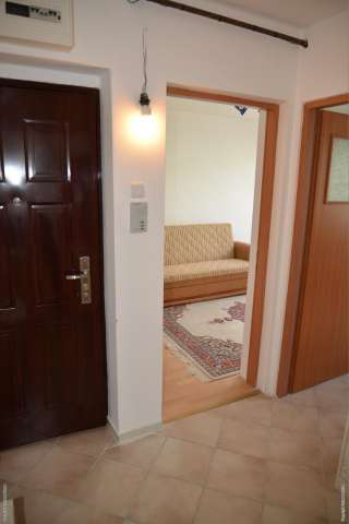 apartment 3 camere, compl. renovat. . . bloc din caramida! 9