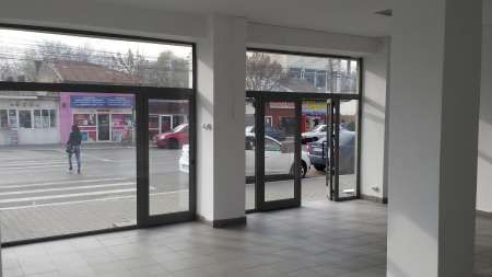 spatiu comercial ultra central de inchiriat ~ gaesti 4